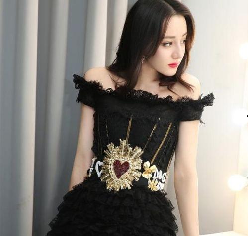 迪丽热巴姐姐的照片,照片中的她美得不可方物